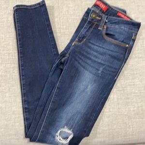 NWOT Guess Medium Rise Curvy Skinny Jeans